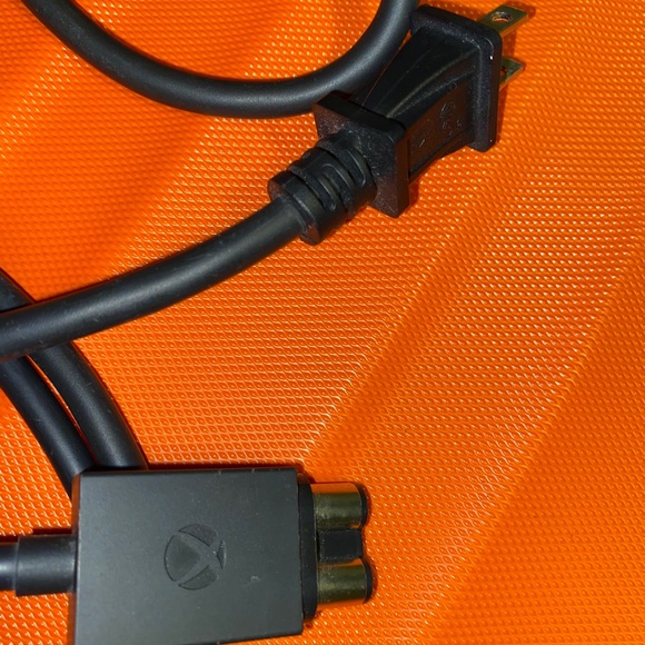 Xbox One (500GB) - Picture 8 of 10